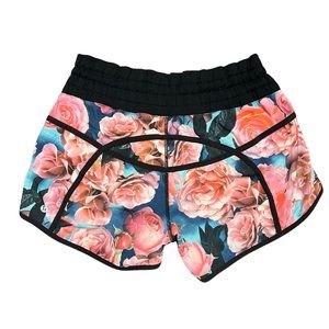 EUC Lululemon Tracker Short Secret Garden Black 6 Pink Roses Floral
